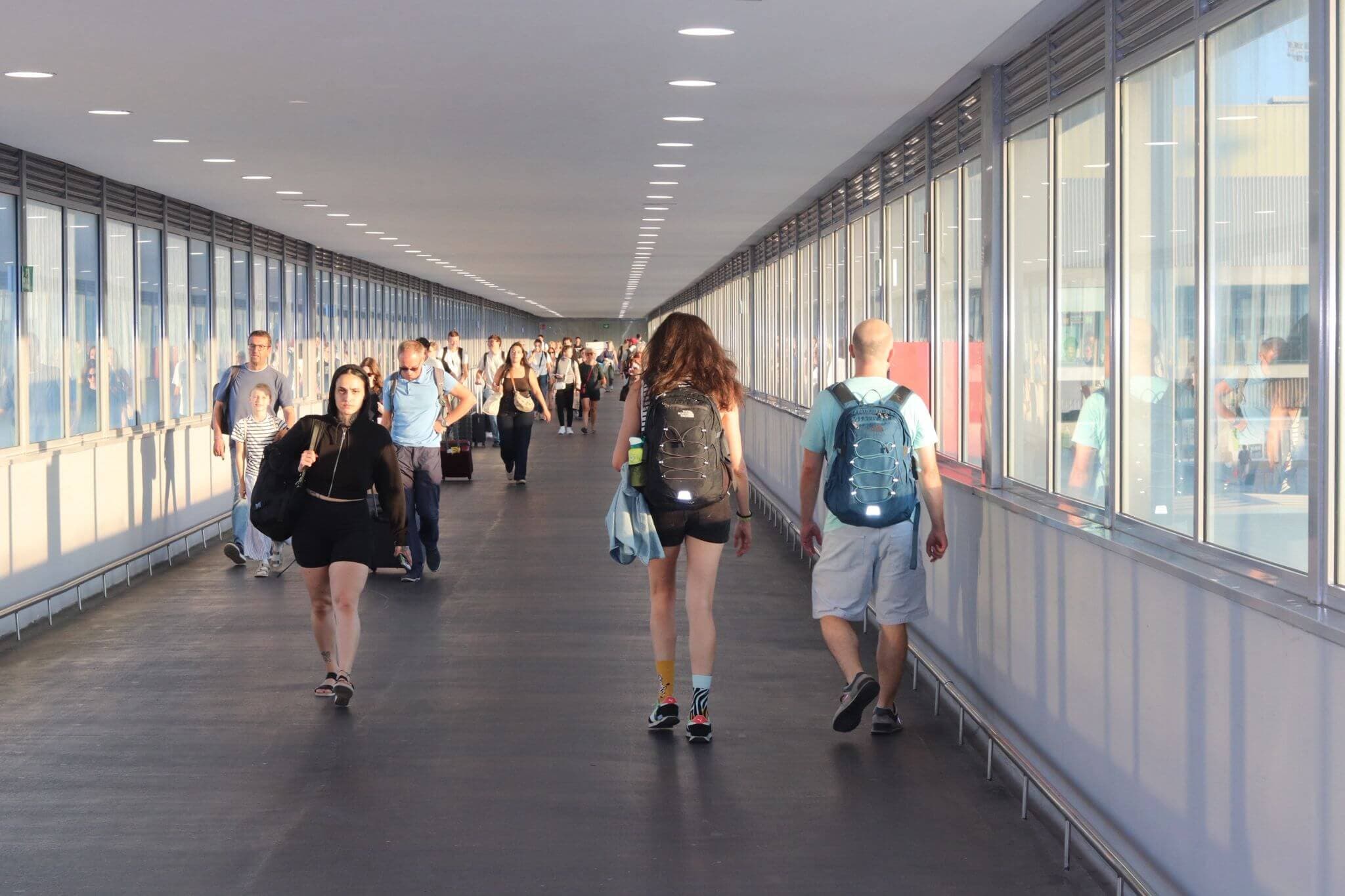 Airport transfer service from Leicester - Aylestone Kings professional taxi service to all major UK airports including Birmingham, East Midlands, Heathrow, Gatwick, Manchester, Luton, and Stansted