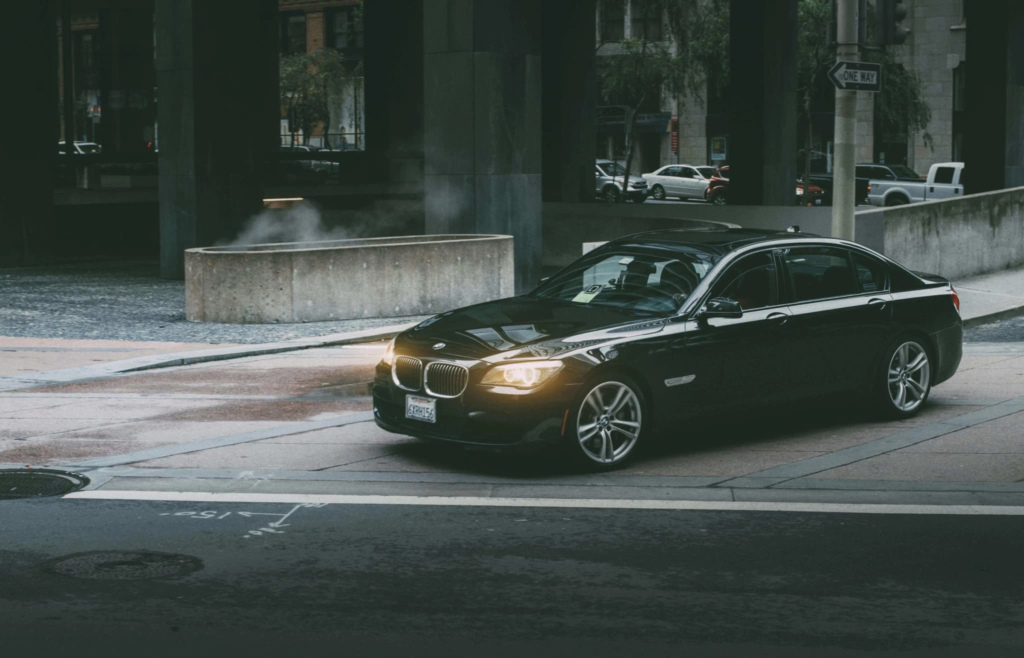 Luxury black executive taxi vehicle from Aylestone Kings premium fleet